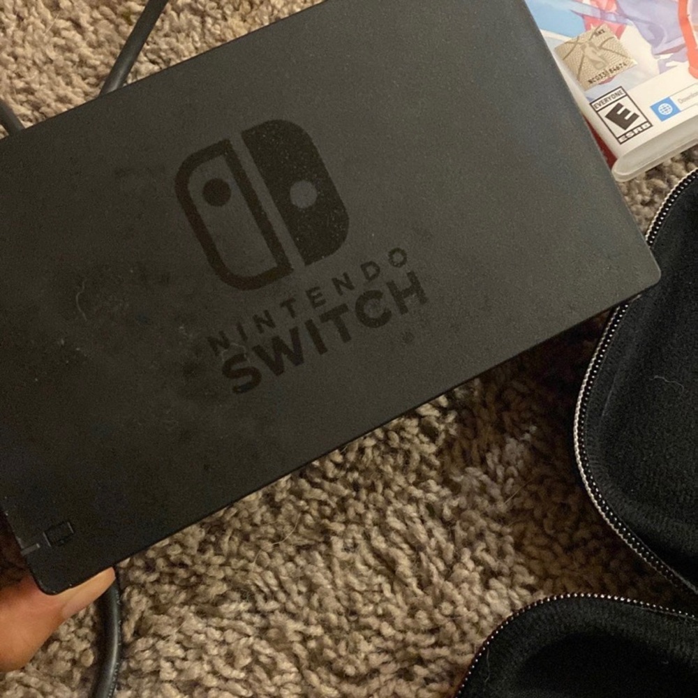 Nintendo Switch - Picture 8 of 9